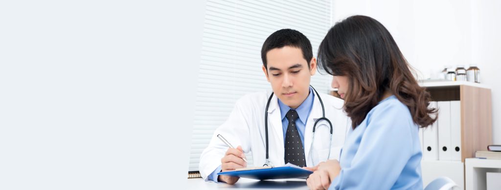 doctor and patient work on a drug and alcohol addiciton assessment
