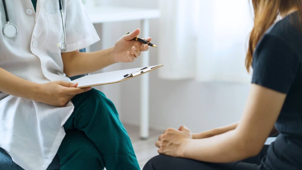 Specialist explains to a client 'How long does heroin stay in your system?'